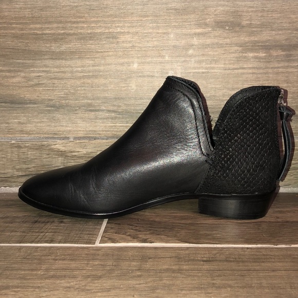 Kenneth Cole Reaction Loop There It Is Bootie - Picture 2 of 5